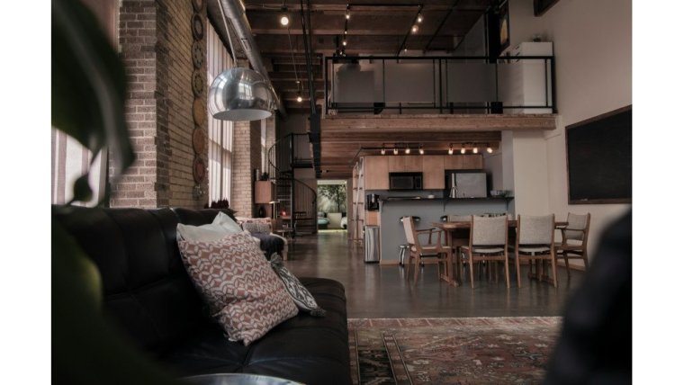  Jakie kolory dominują w stylu industrialnym i jak wpłyną na atmosferę wnętrza?