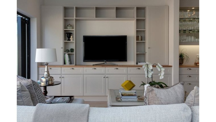  Szafki RTV w małych mieszkaniach - jak zaoszczędzić miejsce i zachować styl?