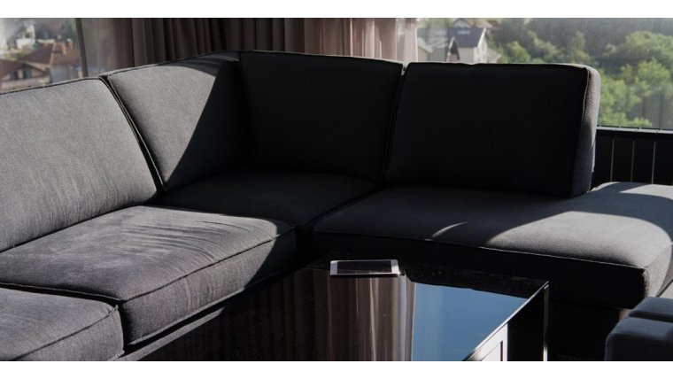  Czarne meble w salonie - zalety i wady tego rozwiązania. 