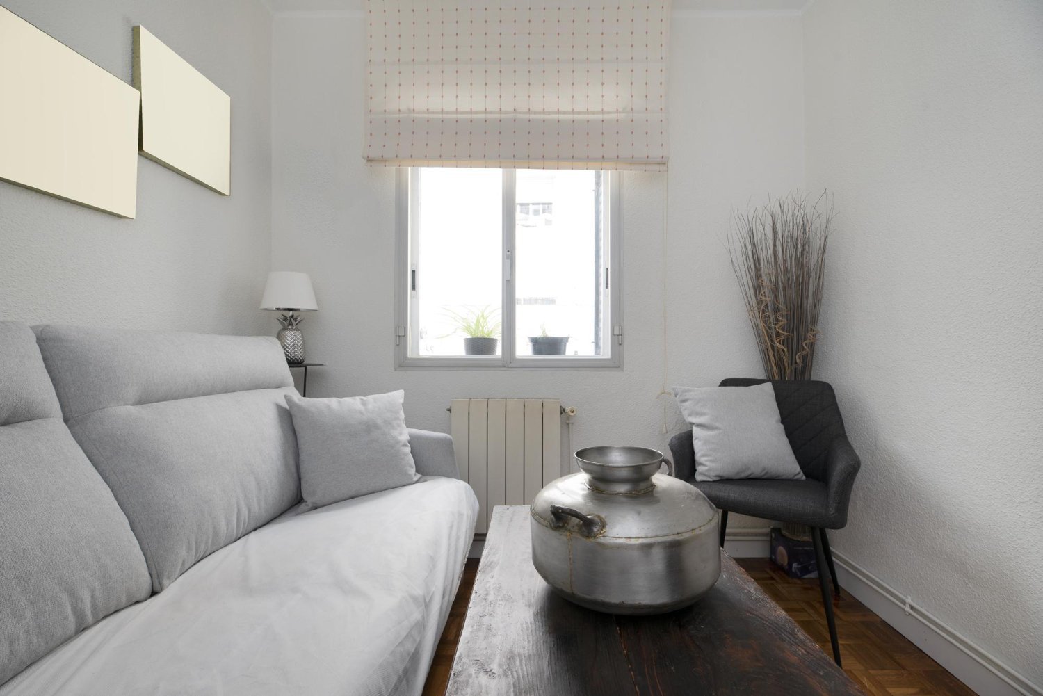 Na co zwrócić uwagę przy wyborze mebli do małego salonu, która kolekcja sprawdzi się lepiej selene czy elpis?